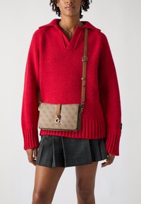 Guess - ZAMIRA TOP ZIP SHOULDER BAG - Handbag - latte Thumbnail Image 1
