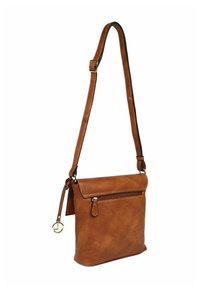 Braune Leder-Crossbody-Tasche mit einer Reißverschlusstasche auf der Vorderseite, verstellbarem Gurt und strukturierten Oberflächen. Mit goldfarbener Hardware-Applikation.