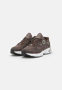 adidas Originals ASTIR - Sapatilhas - brown/simple brown
