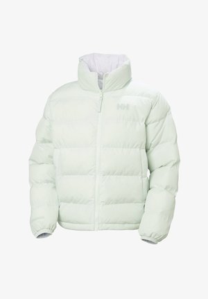 Chaqueta acolchada de color verde claro con cuello alto, cremallera frontal, puños elásticos y sutiles logotipos "HH" y "Helly Hansen".