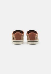 Etnies JAMESON 2 - Sportcipő - brown