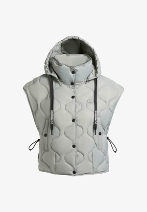 Lys grå quiltet ermeløs hettevest med svarte trykknapper, snorer og høy krage, designet for varme og stil.