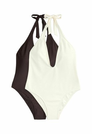 Due costumi interi a coste con collo halter, uno bianco e uno nero, con scolli a V profondi e chiusure con laccetti al collo.