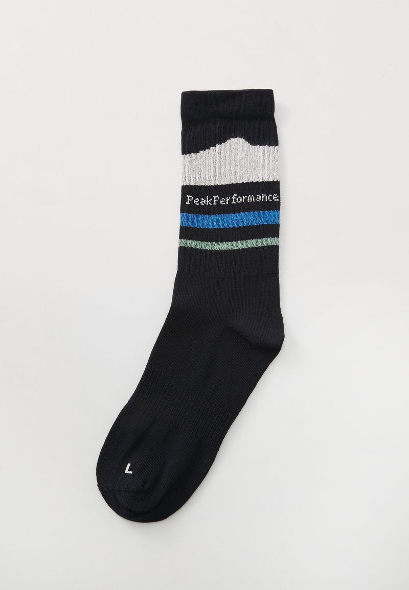Svart sportstrumpa med flerfärgade ränder i blått, grönt och grått, med "PeakPerformance"-logotyp, ribbad textur, storlek L markerad.