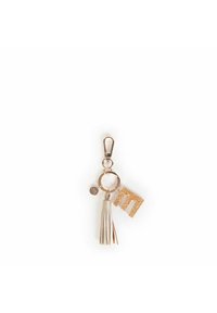 Portachiavi con un clasp in hardware dorato, un pon-pon in pelle beige, un charm metallico e un accento glitterato con la lettera "M".