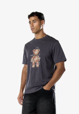 CLOSURE London, - T-shirt z nadrukiem