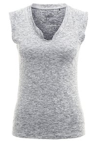 Top sin mangas en gris heather con cuello en V y acentos texturizados en los hombros. Fabricado en un tejido suave y elástico, ideal para ropa deportiva.