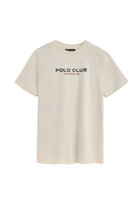 Jasno beżowa bawełniana koszulka z krótkimi rękawami, okrągłym dekoltem i nadrukiem z przodu „POLO CLUB ESTABLISHED 2012” w kolorze czarnym i czerwonym.