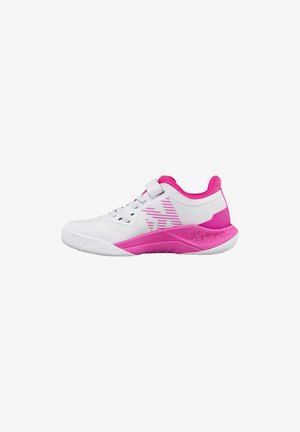 Zapatilla deportiva blanca y rosa con parte superior de malla, tira de velcro, entresuela rosa con patrón y suela de goma blanca texturizada.