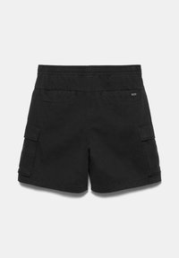 Shorts noirs décontractés avec taille élastique et deux poches cargo latérales, vus de dos sur fond blanc.