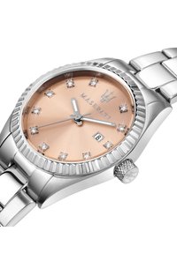 Orologio in acciaio inox argento con quadrante testurizzato in oro rosa, 12 indici delle ore in diamante, data, e lunetta scanalata.