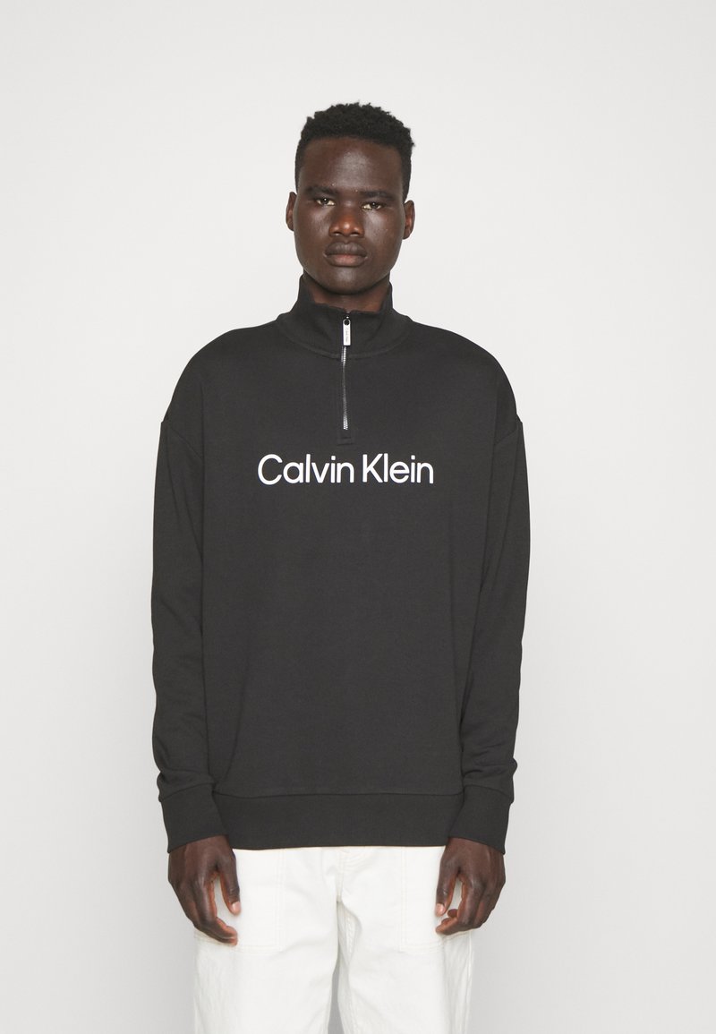 Calvin Klein HERO LOGO COMFORT QUARTER ZIP Sweater black/zwart