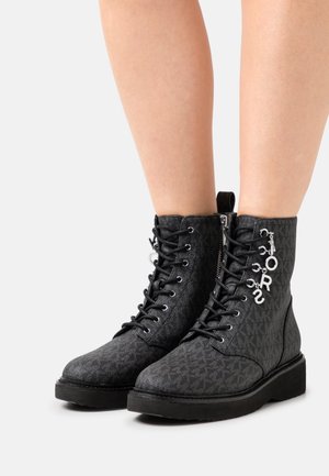 MICHAEL Michael Kors Stivaletti con plateau - black