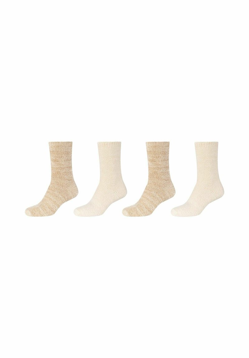 Fire par strikkede sokker i lysebeige og creme nuancer, med varierede teksturer og subtile mønstre, ribbede kanter og blød konstruktion.