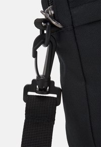 Jack & Jones JACJAMIE SMALL SLINGBAG UNISEX - Schoudertas - black