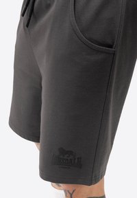 Lonsdale COVENTRY - Shorts - anthracite black