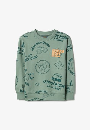 Groen sweatshirt met buitenavontuur-graphics en tekst, waaronder verrekijkers en tenten. Gemaakt van zachte stof met geribbelde manchetten.