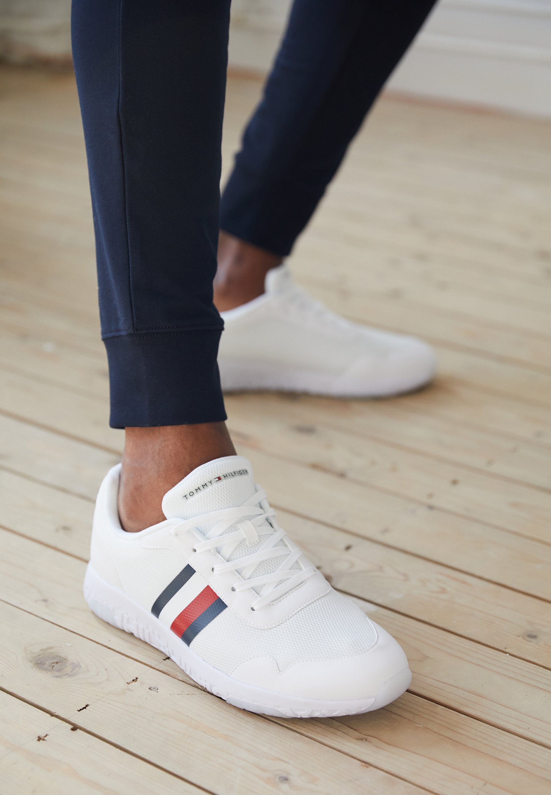 tommy hilfiger lightweight runner