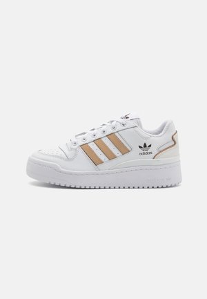 FORUM BOLD STRIPES - Trainers - footwear white/magic beige/dark brown