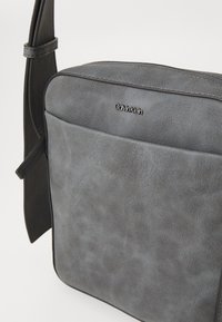 Calvin Klein REFINED REPORTER - Skulderveske - iron gate