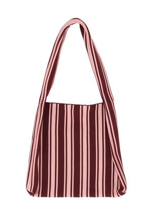 Sac d'épaule avec des rayures verticales rouge foncé et rose clair, doté d'une large bandoulière assortie et d'un corps rectangulaire.