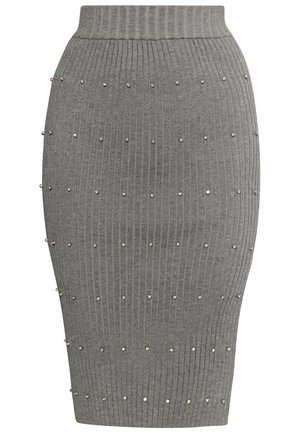 Hall griidud pliiatsiseelik kõrge vöökoha ja hõbedaste nupukestega, mis on paigutatud riidele täppidena.