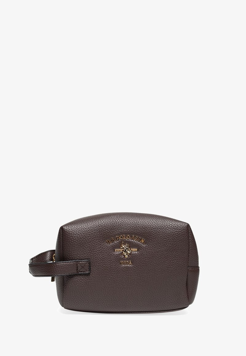 Brun läder toalettväska med pebblad yta, rund form, märkesdetaljer och en sidohandtag för enkel bärning.