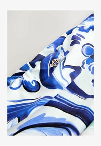 Non selezionato, white blue porcelain