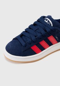 adidas Originals CAMPUS 00S UNISEX - Sportcipő - indigo/scarlet/white