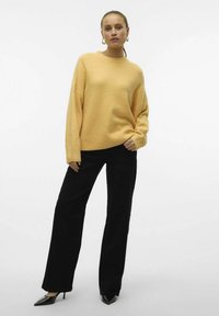 Vero Moda VMBOOM O NECK PULLOVER - Trui - sunburst