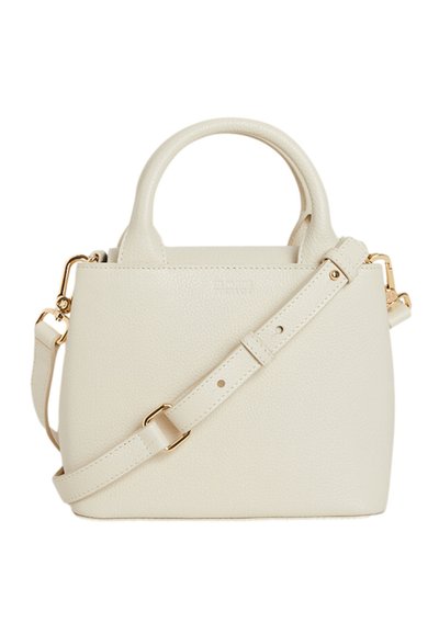 Borsa a mano in finta pelle beige con doppio manico superiore, tracolla removibile, hardware in tonalità dorata e dettaglio del logo embossato sul davanti.