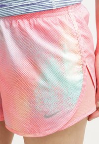 Nike Performance Pantalón corto de deporte - orange