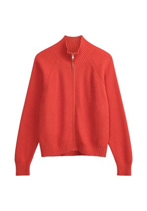 Gestreifter Reißverschluss-Pullover in leuchtendem Orange, mit hohem Kragen und langen Ärmeln, aus strukturiertem Strickmaterial.