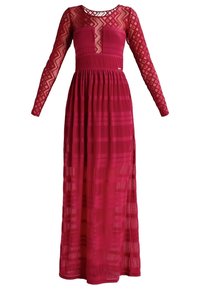 Robe longue rouge avec manches en dentelle transparente et haut du buste, une taille cintrée et une jupe fluide à motifs.