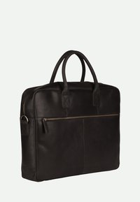 Schwarze Lederaktentasche mit zwei oberen Griffen, Reißverschlussverschluss, Fronttasche und strukturiertem Material. Mit Kontrastnähten und Hardware-Akzenten.