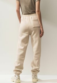 Next HEAVYWEIGHT BRUSHED LINED CUFFED- REGULAR FIT - Pantalones deportivos - neutral