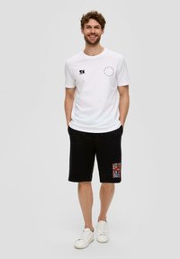 s.Oliver RELAXED BERMUDA czarny