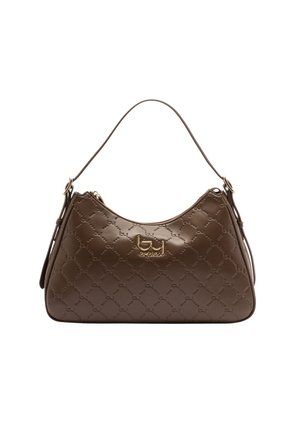 Borsa a tracolla in pelle marrone con motivo in rilievo, placchetta con logo dorato e manico con una singola tracolla su sfondo bianco semplice.