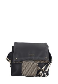 Borsa a tracolla nera in pelle con finitura testurizzata, hardware dorato, dettaglio della tasca intrecciata e tracolla regolabile a fantasia.