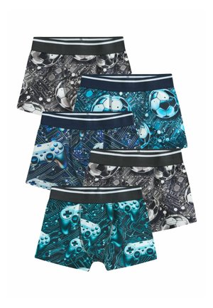 Päť chlapčenských boxeriek s čiernymi alebo námorníckymi pásikmi v páse, s motívmi futbalových lôpt a obvodových dosiek herných ovládačov v čiernej, modrej a tyrkysovej farbe.