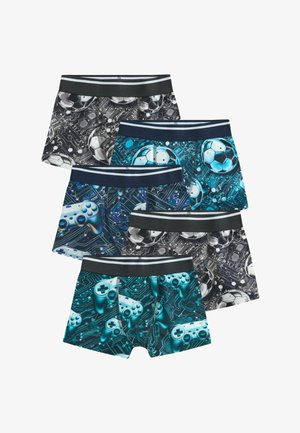 Cinq boxers pour garçons avec ceintures noires ou bleu marine, ornés de motifs de ballons de football et de circuits imprimés de manettes de jeux vidéo en noir, bleu et sarcelle.