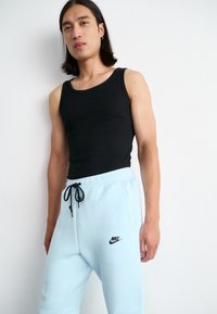 Nike Sportswear TECH JOGGER - Träningsbyxor - glacier blue
