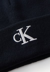 Calvin Klein Jeans EMBRO BEANIE UNISEX - Beanie - black/mirage gray