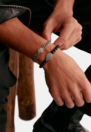 THOMAS SABO, PANZERARMBAND HARLEY-DAVIDSON® LOGO 6,9 MM SILBER - Armband - silberfarben