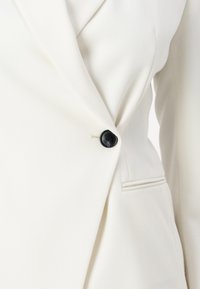 BOSS Blejzr - open white