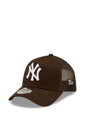 Braune Baseballkappe aus Netzstoff mit weißem NY-Logo vorne und New Era-Logo an der Seite, mit gebogenem Schirm und verstellbarem hinterem Riemen.