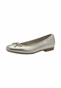 Metallisch silberne Ballerinas mit runder Spitze, die eine kleine Schleifenakzent an der Spitze und eine flache Gummisohle haben.