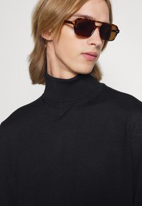 Selected Homme SLHTOWN ROLL B NOOS - Jersey de punto - black