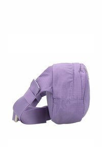 Borsa a spalla in tessuto viola con una forma compatta, superficie texturizzata, tracolla regolabile e cuciture rinforzate sui lati.