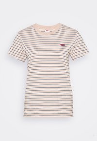 Randig t-shirt i ljus beige med mörkblå och vita ränder, med rund halsringning och en liten röd Levi's-logga på bröstet.